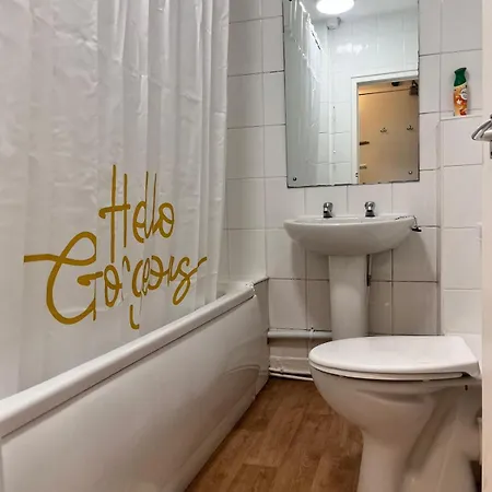 One Bedroom Apartment- Bec Chambers Ls Проживання в сім'ї