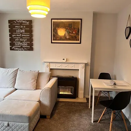 One Bedroom Apartment- Bec Chambers Ls Проживання в сім'ї *